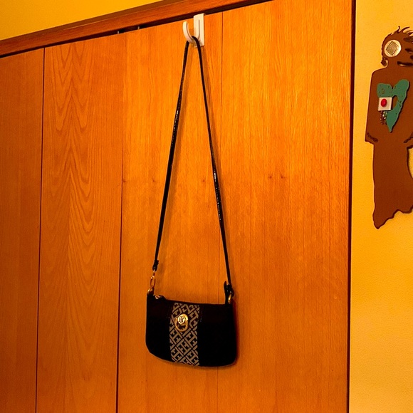 Tommy Hilfiger Logo canvas mini bag horse bit cross body top zip crossbody EUC - Picture 2 of 10